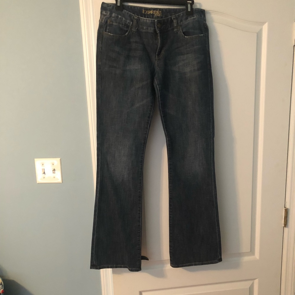 Express size 8R boot cut jeans like new